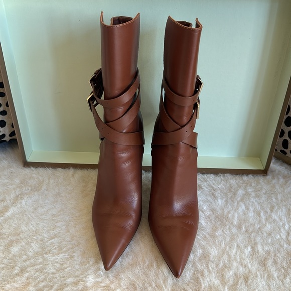 Burberry Ankle Boot - original box and dust bag included- 7.5 US - Picture 4 of 10